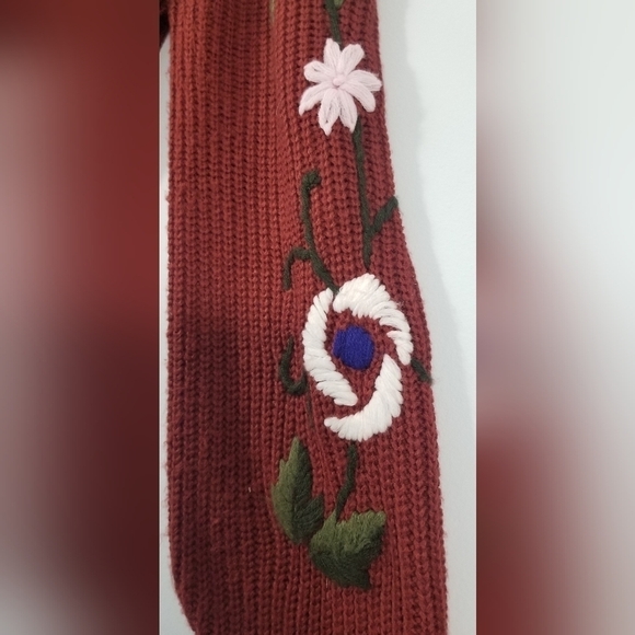 Timing Flower Embroidered Open Shoulder Knit Sweater. Super Cute! Size M. - Picture 3 of 8